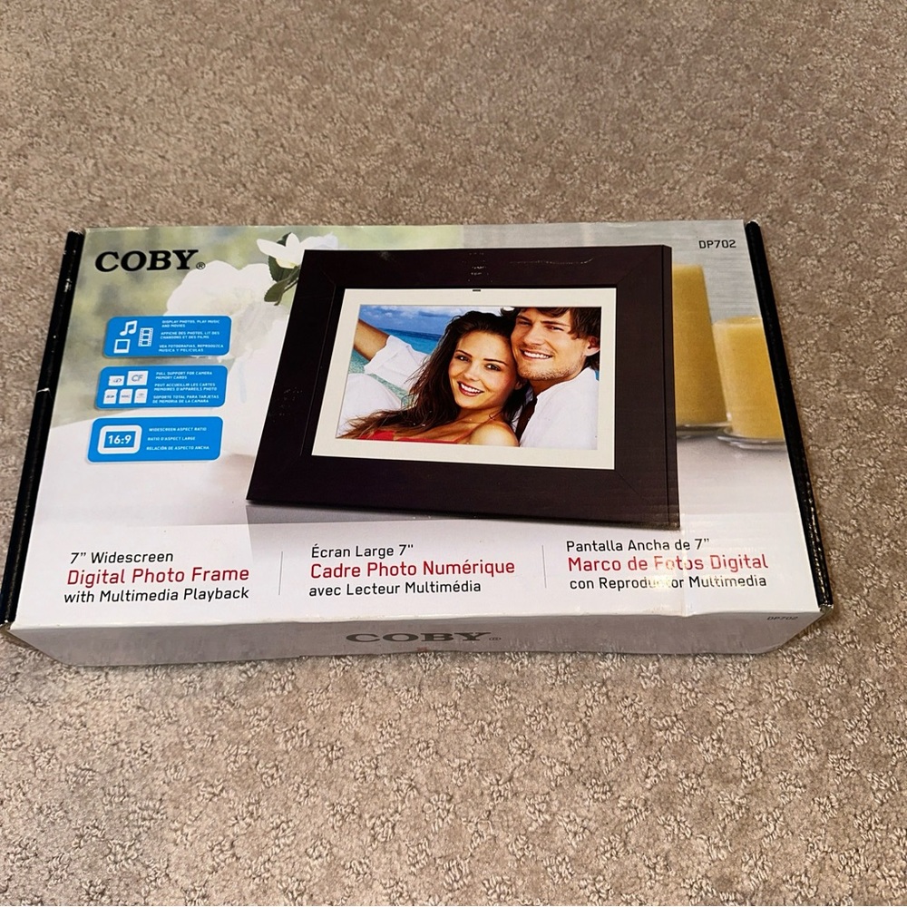 Coby dp- 702  7” digital picture frame